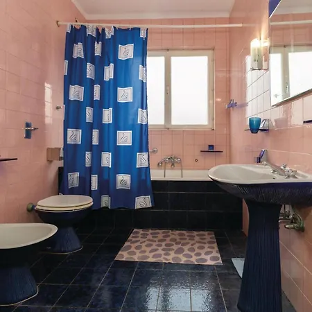 Cozy Apartment In Lovrecica With Wifi Lovrečica