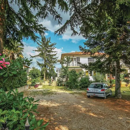 Apartment 2 Bedroom Pet Friendly In