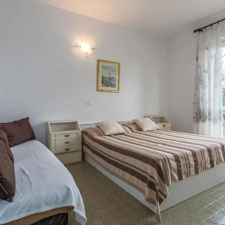 Apartment 2 Bedroom Pet Friendly In Lovrecica (Istria)