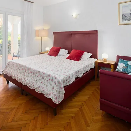 Appartamento Cozy Apartment In Lovrecica With Wifi *