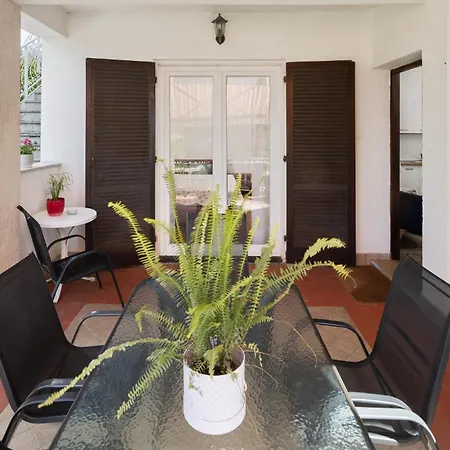 2 Bedroom Pet Friendly In *