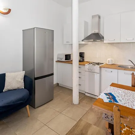 Cozy Apartment In Lovrecica With Wifi Appartamento