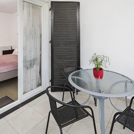 Apartment 2 Bedroom Pet Friendly In *