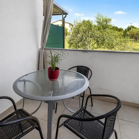 2 Bedroom Pet Friendly In Apartment Lovrecica (Istria)