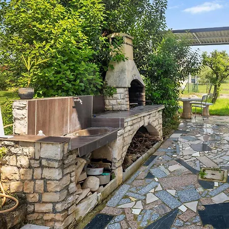 2 Bedroom Pet Friendly In Lovrecica (Istria)