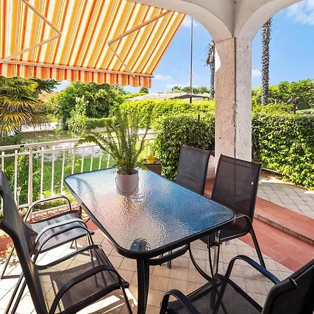 2 Bedroom Pet Friendly In Lovrecica (Istria)